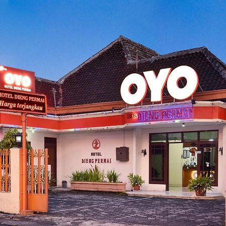 Oyo 348 Hotel Dieng Permai ジョグジャカルタ エクステリア 写真