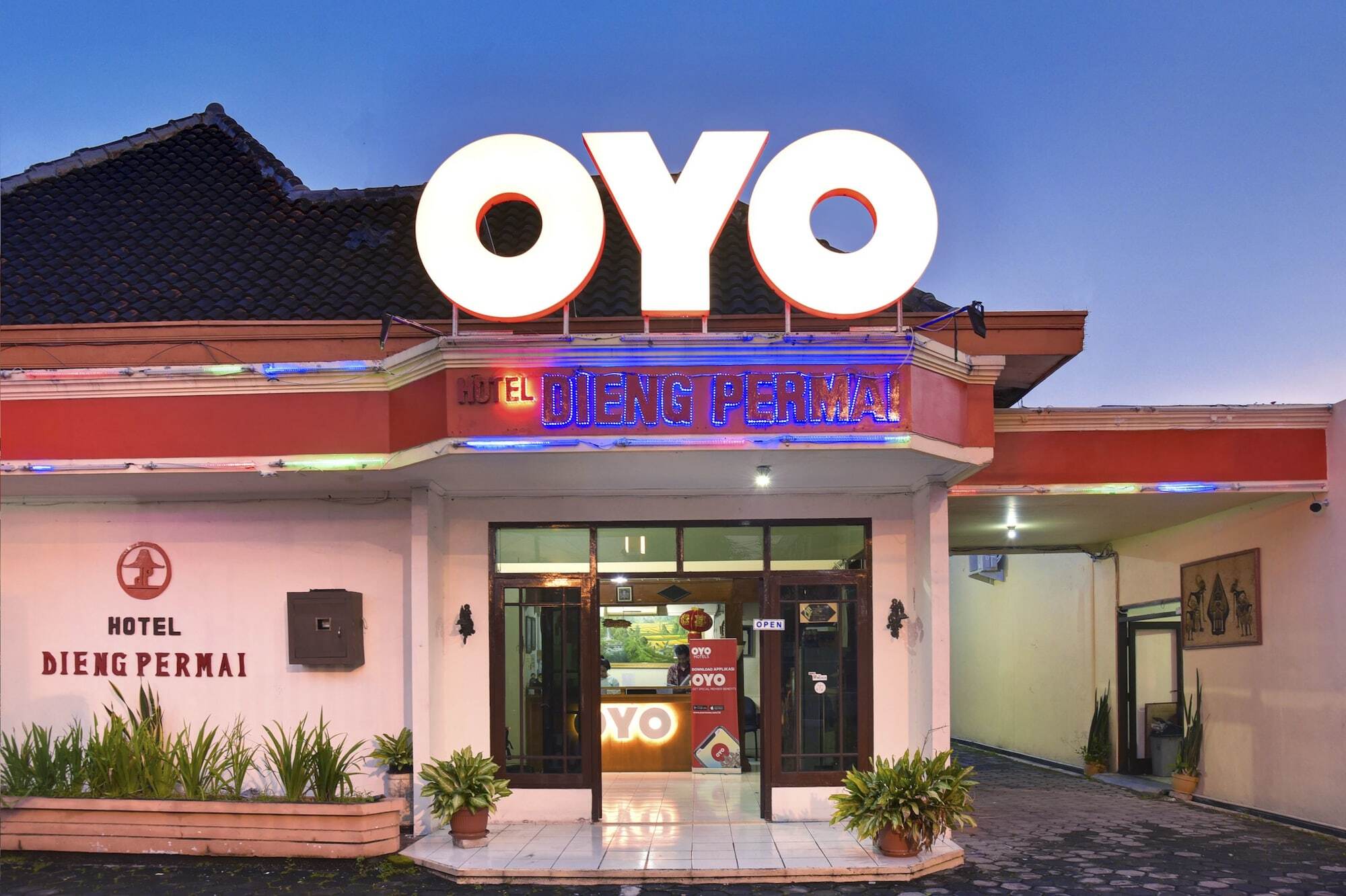 Oyo 348 Hotel Dieng Permai ジョグジャカルタ エクステリア 写真
